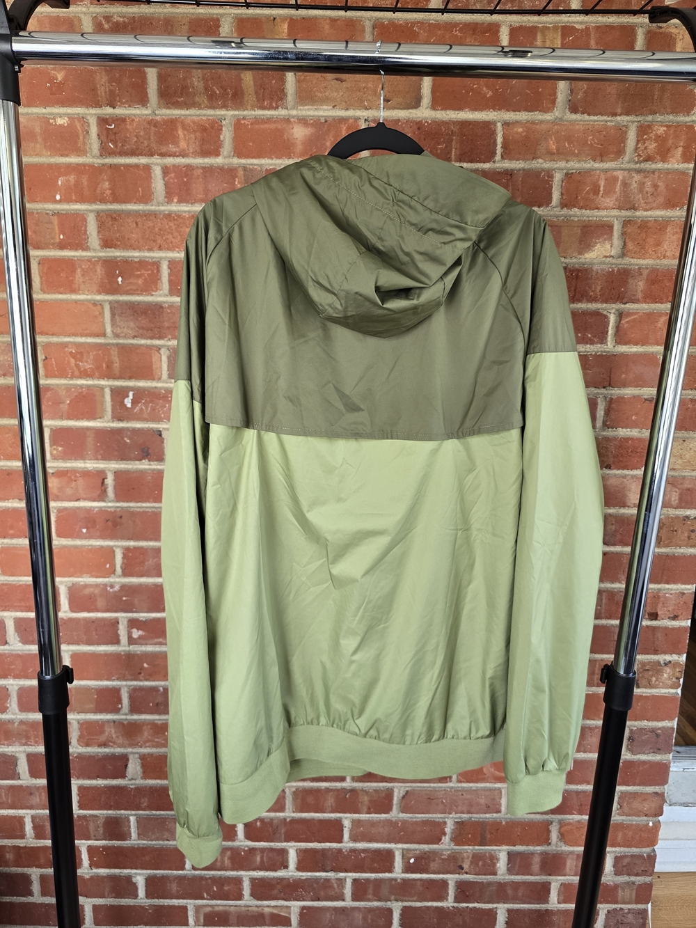 Nike Men’s Two-Tone Olive Green Windbreaker Jacket - Picture 6 of 7